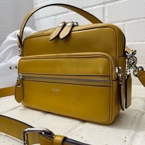 Coach Dakota Crossbody - Honeycomb - Rare - 3 zips + 2 Leather Straps + Dust Bag